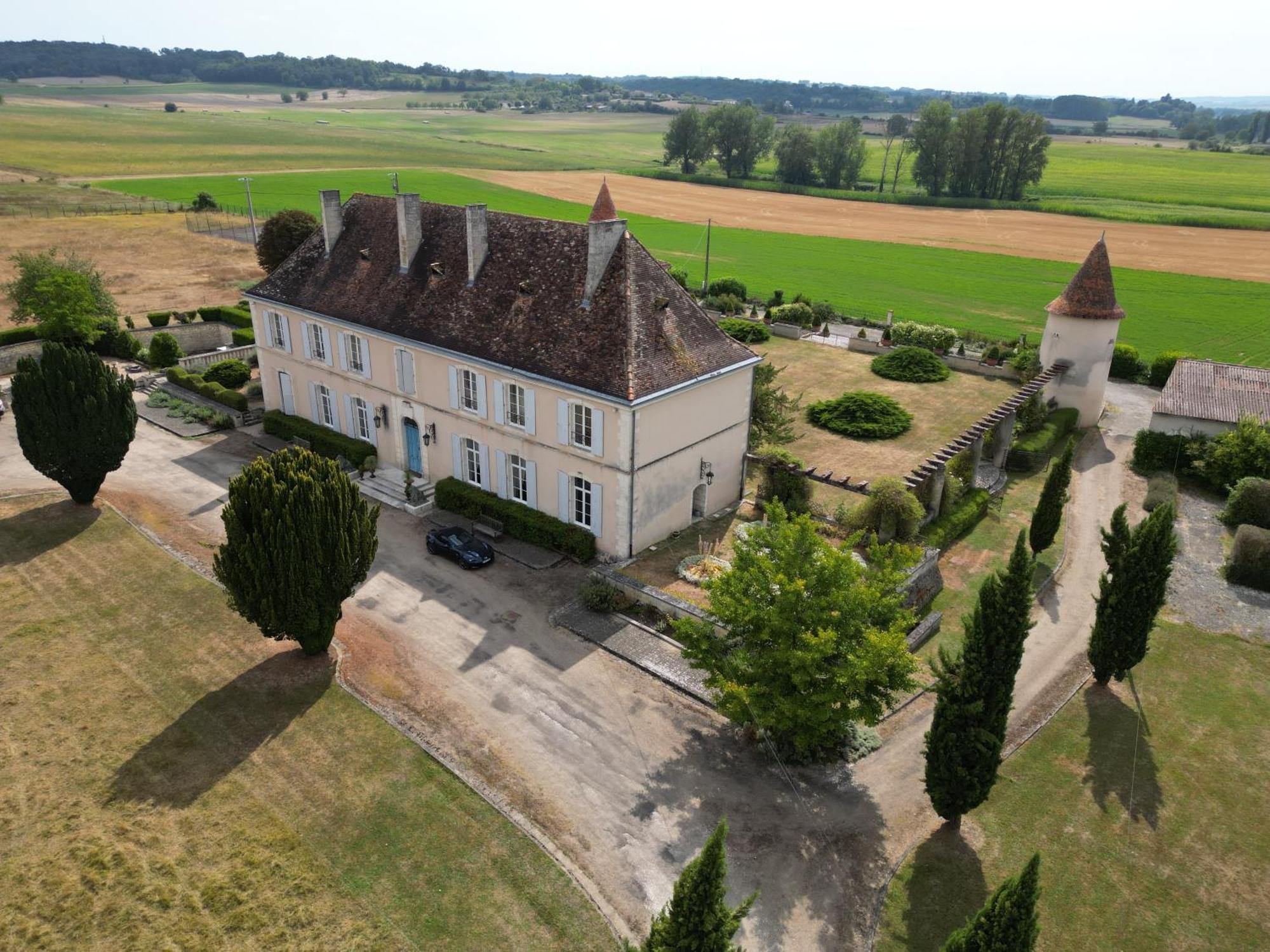 Cherval Chateau Du Bourbet מראה חיצוני תמונה